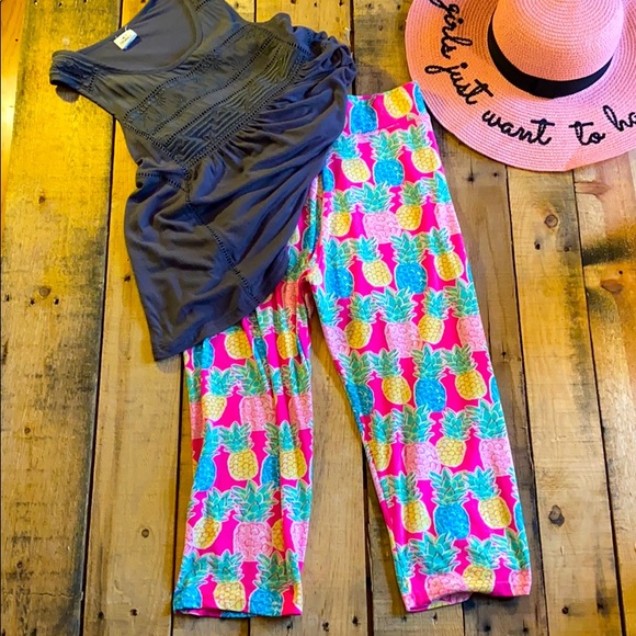 Simply Southern Pants - EUC Simply Southern Colorful 🍍 Capri Leggings